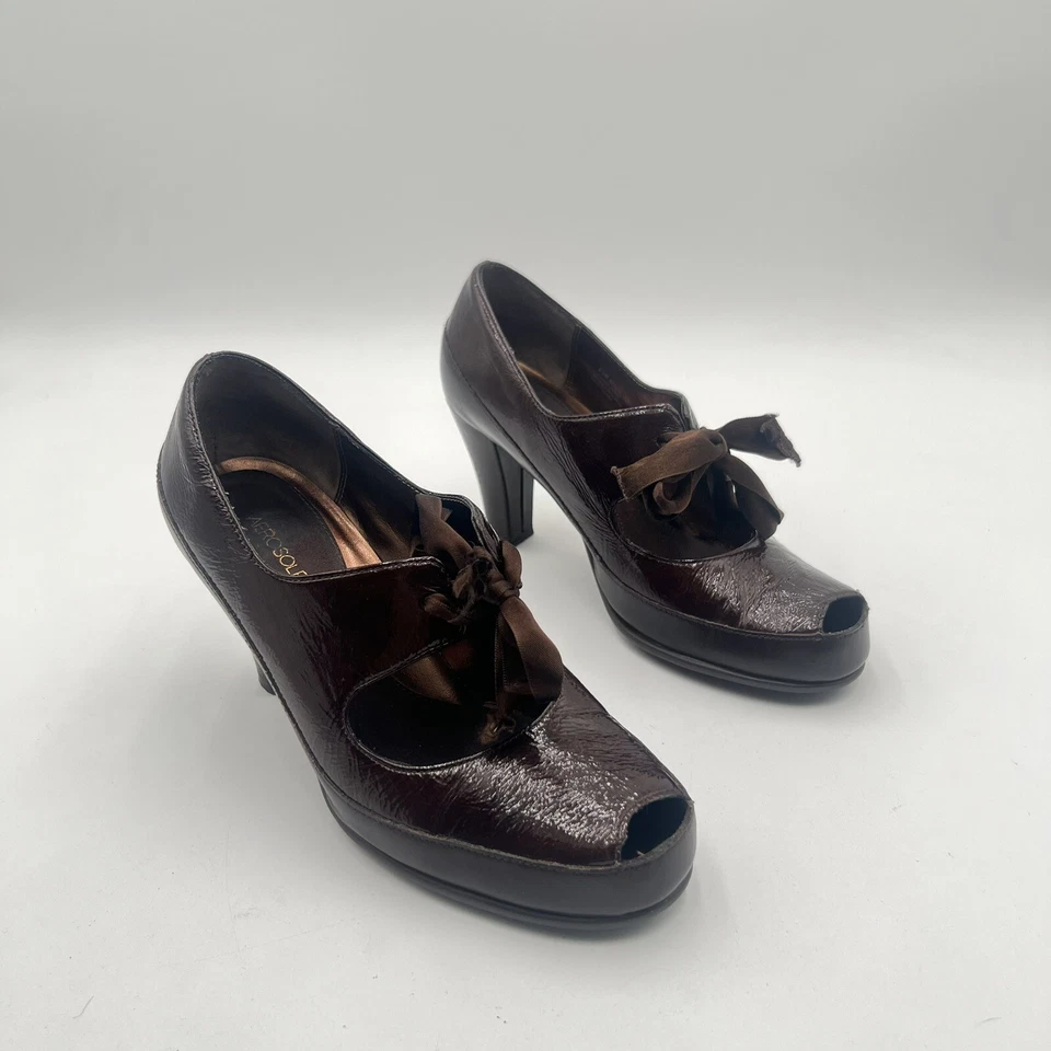 Zapatos de tacón Aerosoles para mujer 6,5 M cinta lazo marrón oscuro charol Foto 1 de 4