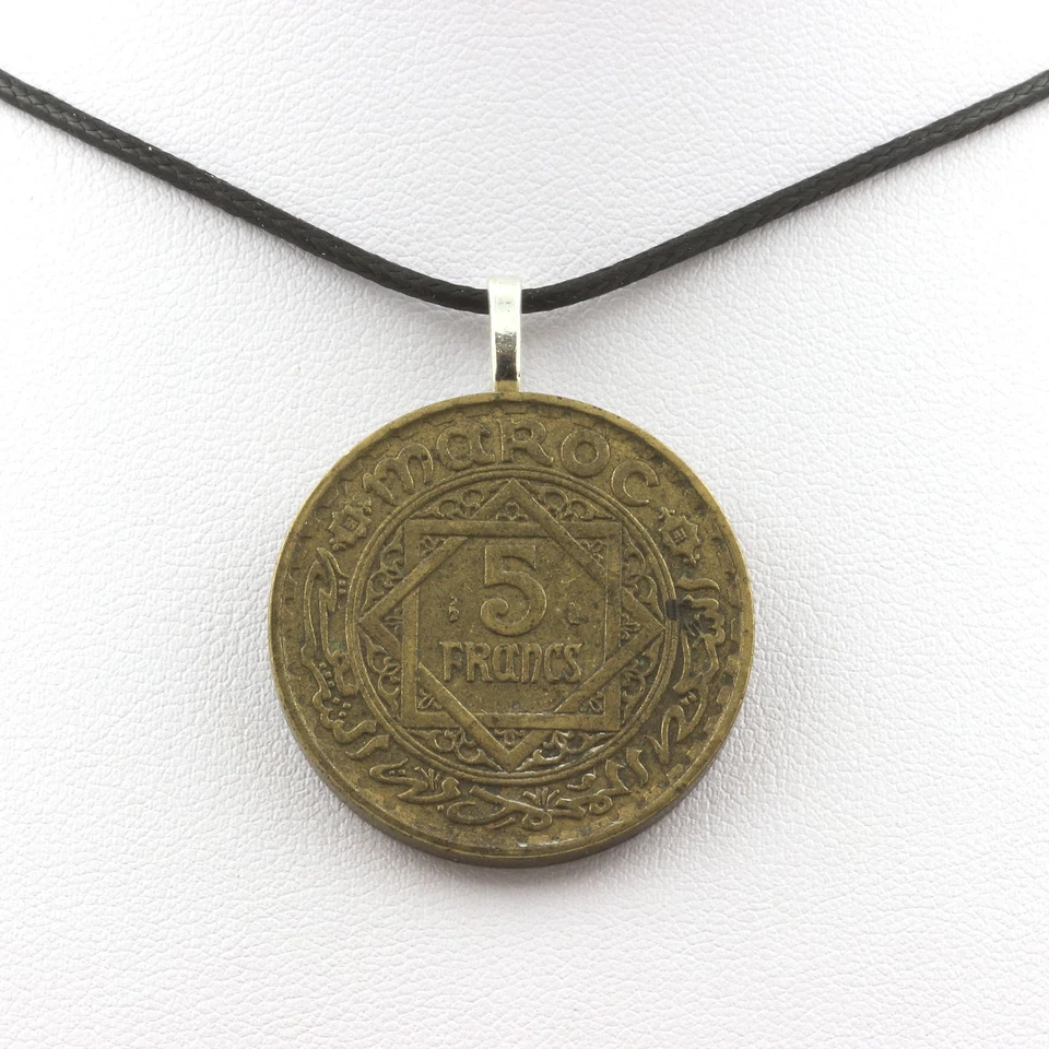 Collar Moneda Marruecos 5 FRANCOS Mohammed V. Cordón Negro. Foto 1 de 1
