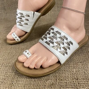 Born Sandal Flip flop Slide On Flat Ring Toe Thong White Women's Sizes 7 - Picture 1 of 12