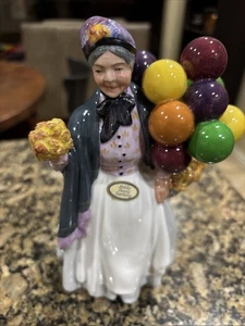 Antigua estatuilla de dama globo vintage Royal Doulton Biddy Penny Farthing HN1843 9" - Imagen 1 de 3