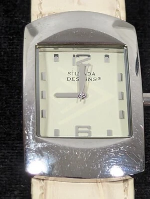 Reloj con correa de cuero blanco estuche rectangular tono plateado Silpada Designs Foto 1 de 4