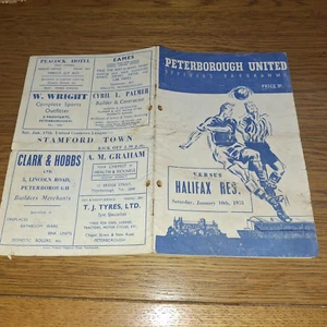 1952-1953 Liga Media Peterborough United V Halifax Town - Imagen 1 de 2