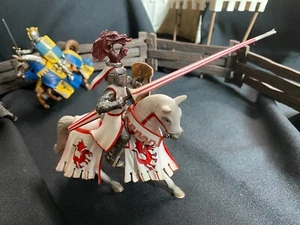 Schleich Mundo de Caballeros Medieval Rojo Blanco Dragón Caballero Caballo Justas #70046 - Imagen 1 de 7