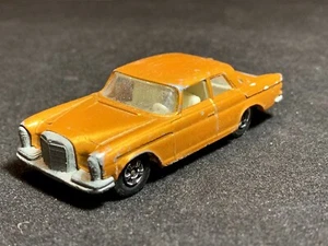 Matchbox Superfast Series N° 46 Mercedes 300 SE Gold MADE IN ENGLAND - Foto 1 di 5