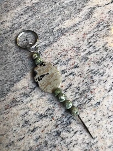 UNIQUE NATURAL STONE KEYRING. HAND MADE - Imagen 1 de 6