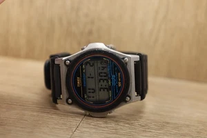 Orologio digitale Timex Atlantis 100 anni 80 vintage nuovo batt - Foto 1 di 6