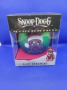 Snoop Dogg Snoop on the Stoop bola de vidrio verde adorno de Navidad nuevo en caja nuevo en paquete - Imagen 1 de 9