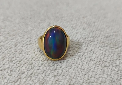 Anillo con bisel de ópalo negro de 9,50 quilates de oro amarillo macizo de 14 k Foto 1 de 4