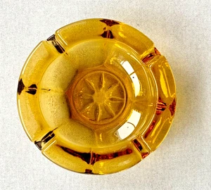 VINTAGE MCM AMBER GLASS 4 SLOT ROUND CIGARETTE ASHTRAY TRINKET DISH DECORATIVE - Picture 1 of 5