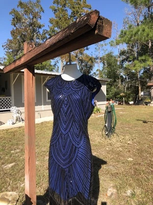 Vestido azul medio noche Lets Dance cubierto de lentejuelas negras con flecos inferior S10? Foto 1 de 4