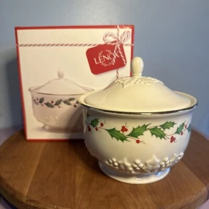 New Lenox Holiday Carved Treat Jar 6”. Gold Trim - Holly And Berries - Picture 1 of 7