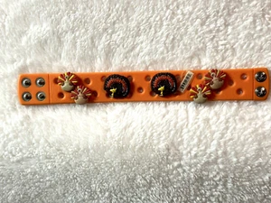 RARE! Shoe Charm Bracelet  w/2 WOODSTOCK TURKEY 4 Turkeys (JIBBITZ) THANKSGIVING - Picture 1 of 17