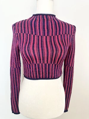 Suéter tejido recortado Urban Outfitters para mujer talla S rosa azul a rayas cuello falso Foto 1 de 4