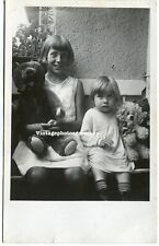 D1917 Foto 20er Jahre Mädchen Kind Spielzeug Teddybär Teddy Stofftier Steif