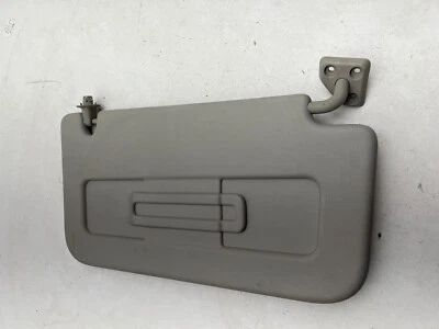 Parasol delantero derecho Nissan NV 1500-3500 2012-2018 OEM. Foto 1 de 4