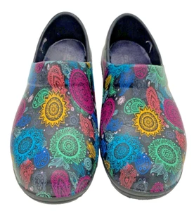 Neria Pro II Crocs Womens Multicolor Paisley Slip Resistant Nurse Clogs Size 8 - Picture 1 of 7