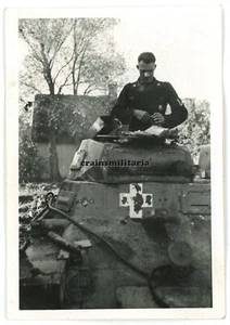 Orig. Foto Panzermann des Pz.Rgt.23 in Turm einer Panzer I Tank in Polen 1939 - Bild 1 von 1