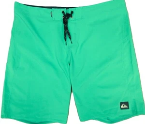 PANTALONES CORTOS DE BAÑO QUIKSILVER SIN FORRO DE POLI/SPANDEX VERDE AZULADO Y NEGRO Talla 40 - Imagen 1 de 6