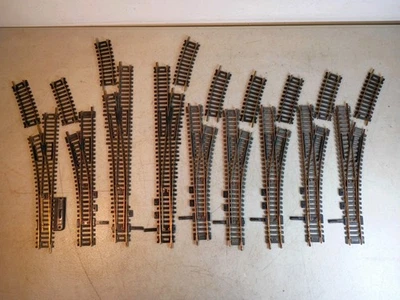 Lote de 9 interruptores de desvío izquierdo/derecho de latón escala HO Atlas/Tyco y curva 18R 1/3 Foto 1 de 4