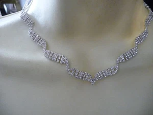 CLAIRE`S WEDDING DELICATE "V" SHAPE FAUX DIAMONDS S TONE CHAIN NECKLACE #10/17 - Bild 1 von 7