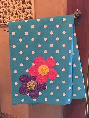 Dottie Daisy Dishtowel Applique Kit from Sunnyside Quilts, Dunroven Towel - Image 1 of 3