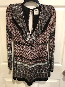 Mameluco Jersey Sadie Robertson Talla Mediana M Profundo-V Negro Rosa Forrado Floral - Imagen 1 de 12