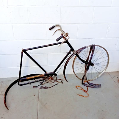 Quadro grande Hercules quadro de bicicleta e diversas peças de bicicleta – Ideal para restauração - Imagem 1 de 4