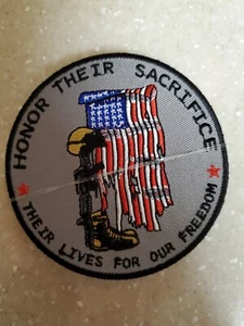 toppa motociclista militare onora il loro sacrificio ricordo patriottico 3,5x3,5 - Foto 1 di 1