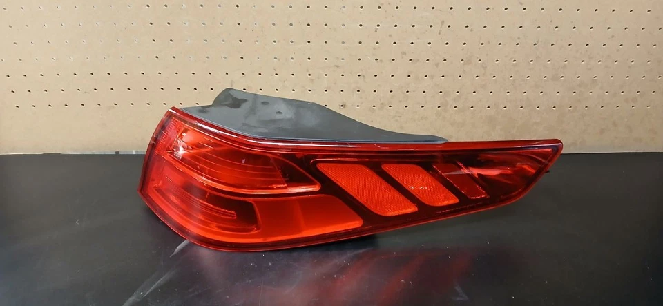 14 15 LUZ TRASERA DERECHA KIA OPTIMA OEM 924024C500 Foto 1 de 4