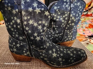 WOMEN'S ROPER, Blue Denim Boots STAR PATTERN SNIP TOE, SIZE 9 NIB - Picture 1 of 5