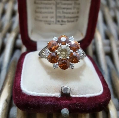 Anillo de oro blanco de 9 quilates, zafiro naranja natural y circón canela, talla S EE. UU. 9.375 Foto 1 de 4