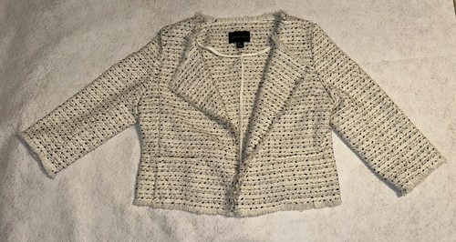 OFF WHITE Giacca con finiture con frange Adrienne Vittadini da donna bianca bianca aperta con appendiabiti taglia L