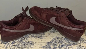 Nike Dunk Low Retro Premium Burgundy Crush (FB8895-600) taglia 13 - Foto 1 di 7