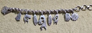 Vintage Cynthia Begay Navajo Sterling Bettelarmband mit 9 Charms.  6,5" lang - Bild 1 von 4