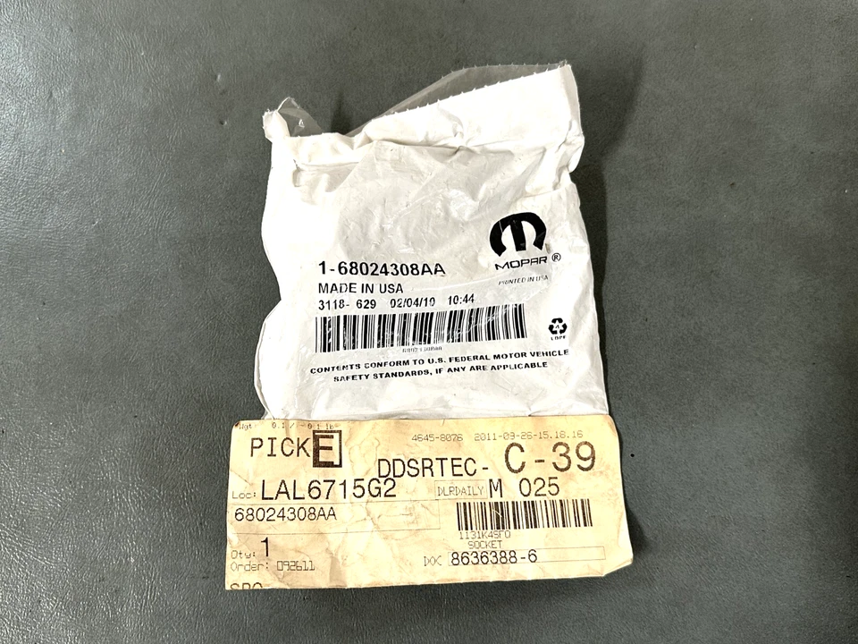 Enchufe de lámpara de señal de giro Mopar OEM NOS 68024308AAA 2006-2010 Chrysler PT Cruiser Foto 1 de 3