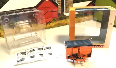 HYDRAC.1:32.GRANJA.ESPARCIDOR DE FERTILIZANTE DE PRECISIÓN.TRACTOR DIBUJADO. HOBBIES UNIVERSALES Foto 1 de 4