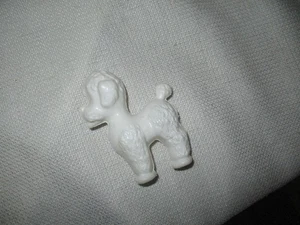 barbie mattel? Cucciolo cane barboncino bianco plastica 3x2,25" vintage - Foto 1 di 2