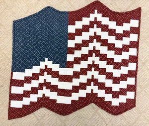 Patchwork USA Flag quilt table topper wall hanging - Picture 1 of 6