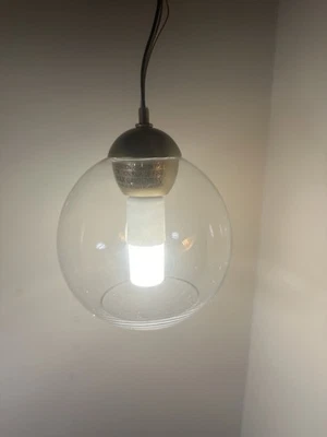 Lámpara colgante moderna de oro con pantalla de globo de vidrio transparente • Accesorio colgante individual Foto 1 de 4