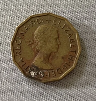 1963 UK Great Britain 3 Pence Thruppence Thrupenny Queen Elizabeth II Coin (63n) - Image 1 of 2