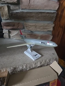 sky marks NWA Northwest Airline DC-10 1/200 scale  - Picture 1 of 9