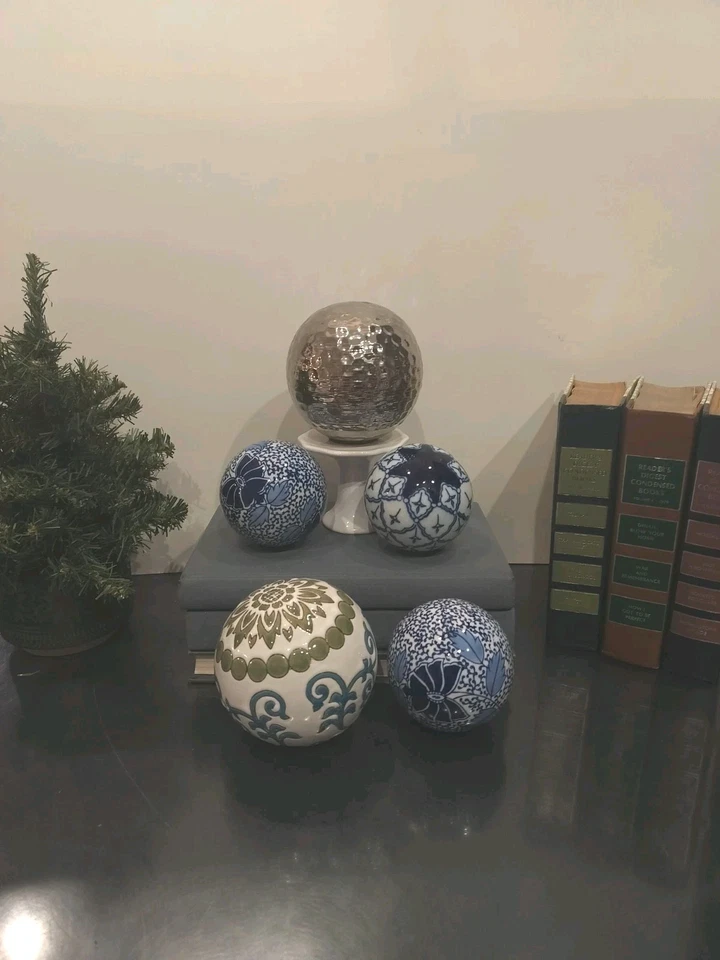 Фарфоровые ковровые шары; синий, белый, зеленый, серебристый; шинуазери и кованые, 5 шт.  - Изображение 1 из 3