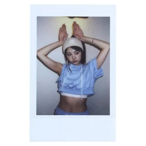 LE SSERAFIM Yunjin UNFORGIVEN Pop Up Store Tin Case Polaroid Official Photocard - Picture 1 of 2