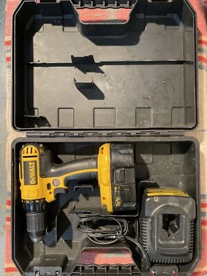 Taladro atornillador DEWALT DC720 18V con estuche de batería y cargador contratista probado en EE. UU. Foto 1 de 4