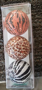 NEW SET OF 3 STRIPED GOLF BALLS - ONE SLEEVE - Picture 1 of 2