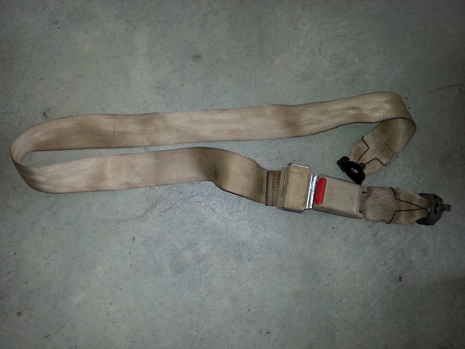 91-95 ACURALEGEND 4DR ЗАДНИЙ СРЕДНИЙ РЕМЕНЬ БЕЗОПАСНОСТИ блок (коричневый). - Изображение 1 из 1