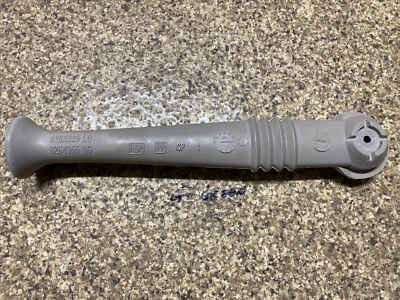 Colector de brazo pulverizador superior KitchenAid para lavavajillas KUDC01TMBL0 P/N 8268355 WP8268355 Foto 1 de 4