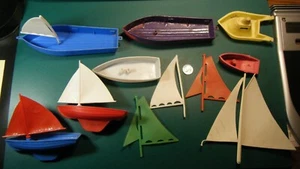 BATCH OF PLASTIC TOY BOATS  USED - Picture 1 of 2