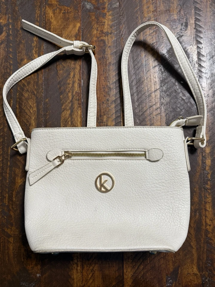 Bandolera de cuero blanco con herrajes dorados Foto 1 de 4