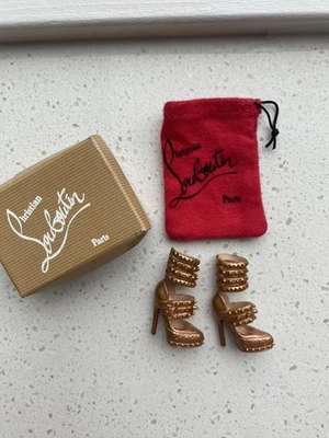 Mattel Barbie Christian Louboutin Coleccionista Muñeca Zapatos Con Caja Y Bolsa Foto 1 de 4